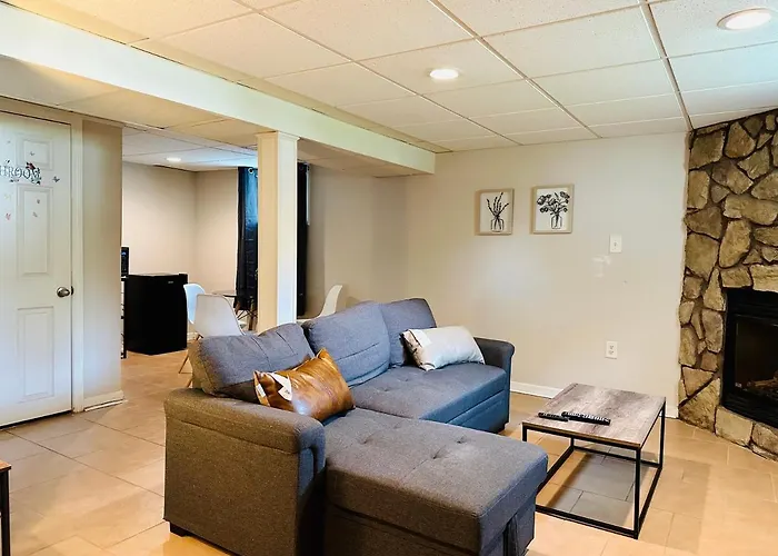 Campu\'S Basement Studio W/ Private Entrance