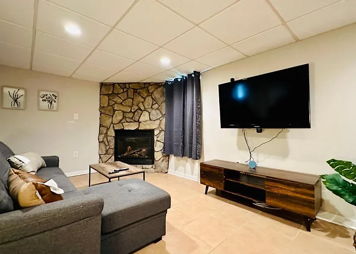 Campu\'S Basement Studio W/ Private Entrance