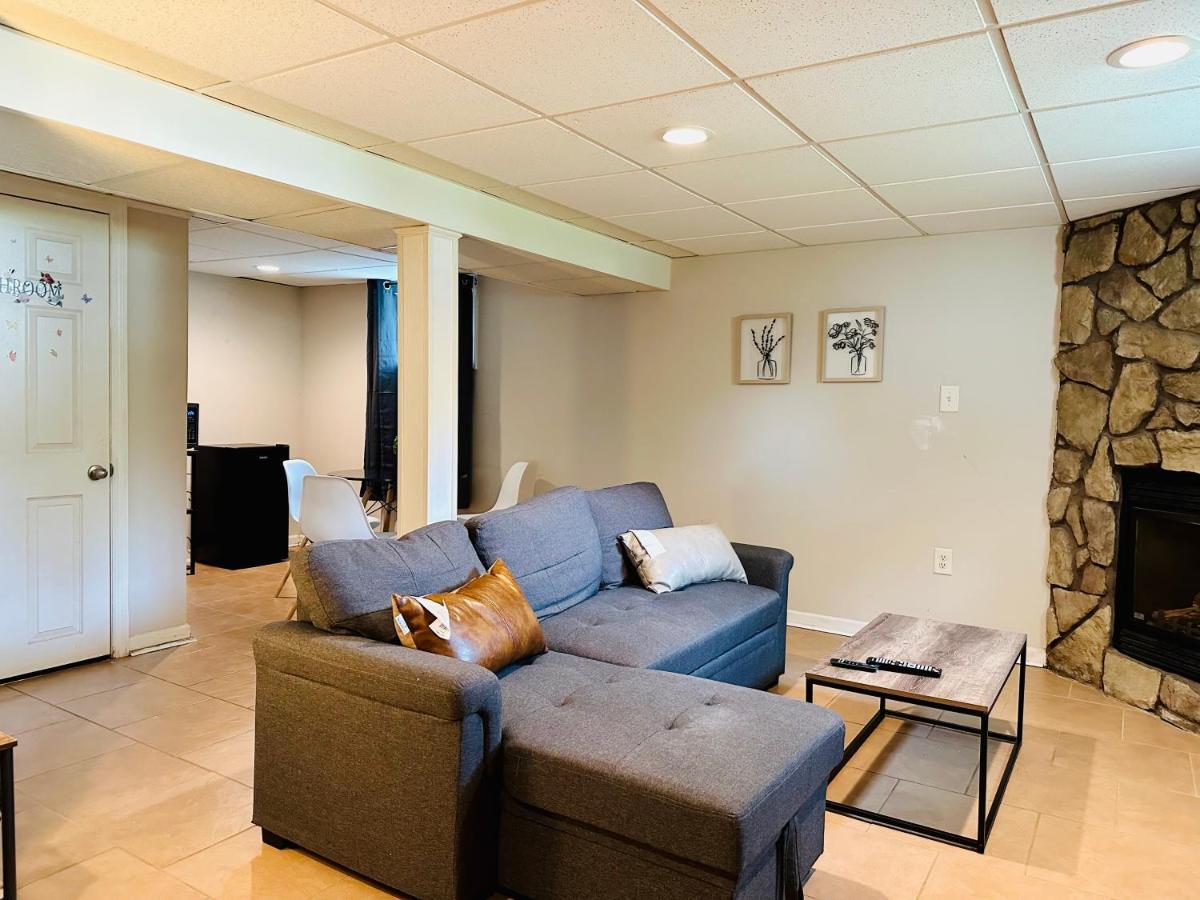 Campu's Basement W/ Private Entrance *