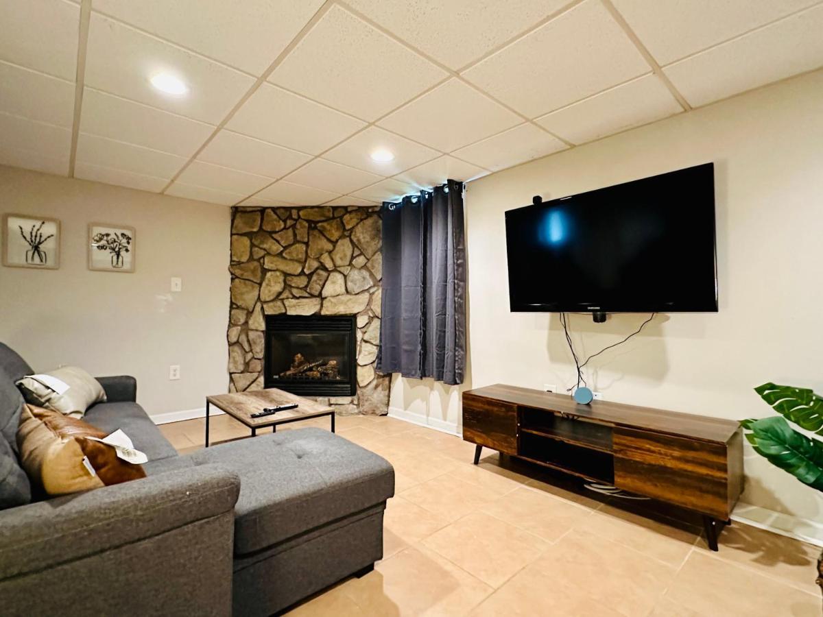 Campu's Basement W/ Private Entrance