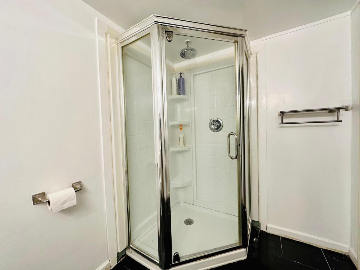 Campu's Basement W/ Private Entrance *